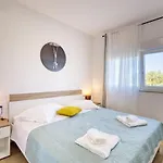 Crowonder Sun Dance With Heated Swimming Pool Seaview And Garden
