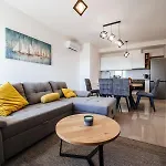 Crowonder Sun Dance With Heated Swimming Pool Seaview And Garden Appartement