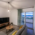 Crowonder Sun Dance With Heated Swimming Pool Seaview And Garden Appartement *