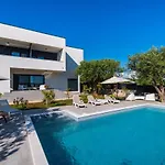 Appartement Crowonder Sun Dance With Heated Swimming Pool Seaview And Garden *