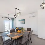 Crowonder Sun Dance With Heated Swimming Pool Seaview And Garden *