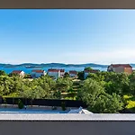 Crowonder Sun Dance With Heated Swimming Pool Seaview And Garden Appartement Sveti Filip i Jakov