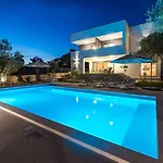 Appartement Crowonder Sun Dance With Heated Swimming Pool Seaview And Garden