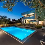 Appartement Crowonder Sun Dance With Heated Swimming Pool Seaview And Garden Sveti Filip i Jakov