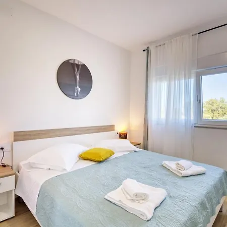 Crowonder Sun Dance With Heated Swimming Pool Seaview And Garden