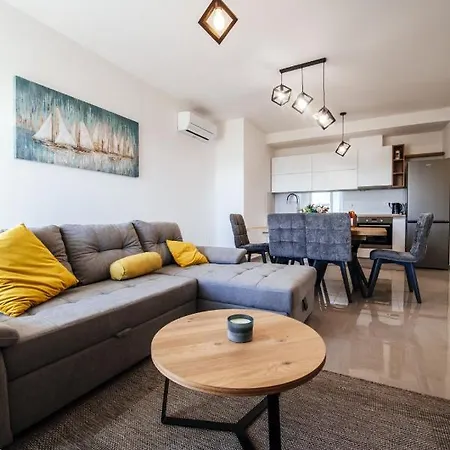 Crowonder Sun Dance With Heated Swimming Pool Seaview And Garden Apartment