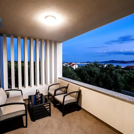 Crowonder Sun Dance With Heated Swimming Pool Seaview And Garden Sveti Filip i Jakov