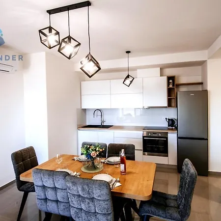Апартаменты Crowonder Sun Dance With Heated Swimming Pool Seaview And Garden