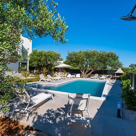 Crowonder Sun Dance With Heated Swimming Pool Seaview And Garden Appartement
