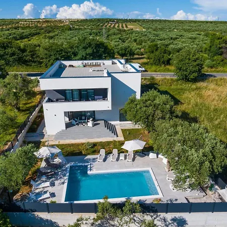 Crowonder Sun Dance With Heated Swimming Pool Seaview And Garden Appartement