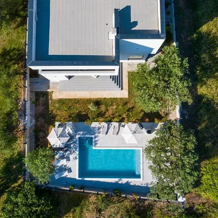 Crowonder Sun Dance With Heated Swimming Pool Seaview And Garden *