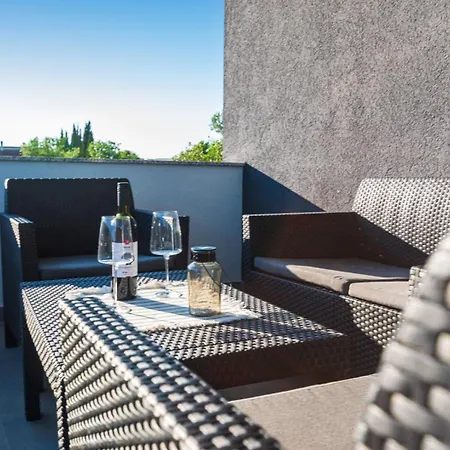 Crowonder Sun Dance With Heated Swimming Pool Seaview And Garden