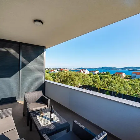 Апартаменты Crowonder Sun Dance With Heated Swimming Pool Seaview And Garden