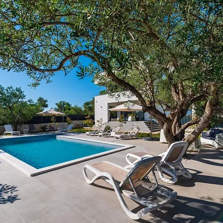 Crowonder Sun Dance With Heated Swimming Pool Seaview And Garden * Sveti Filip i Jakov