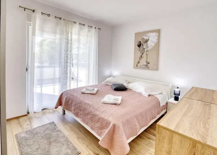 Appartement Crowonder Sun Dance With Heated Swimming Pool Seaview And Garden Sveti Filip i Jakov