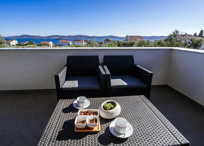 Crowonder Sun Dance With Heated Swimming Pool Seaview And Garden *