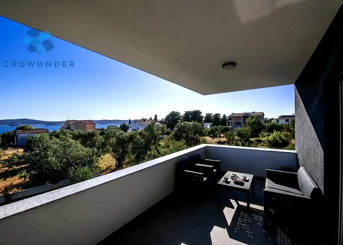 Appartement Crowonder Sun Dance With Heated Swimming Pool Seaview And Garden Sveti Filip i Jakov