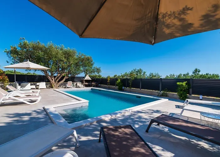Crowonder Sun Dance With Heated Swimming Pool Seaview And Garden Sveti Filip i Jakov