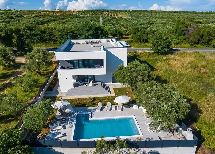 Crowonder Sun Dance With Heated Swimming Pool Seaview And Garden Appartement