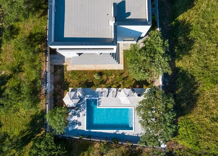 Crowonder Sun Dance With Heated Swimming Pool Seaview And Garden *