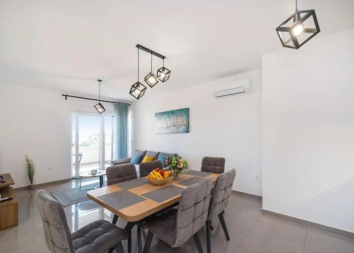 Crowonder Sun Dance With Heated Swimming Pool Seaview And Garden *