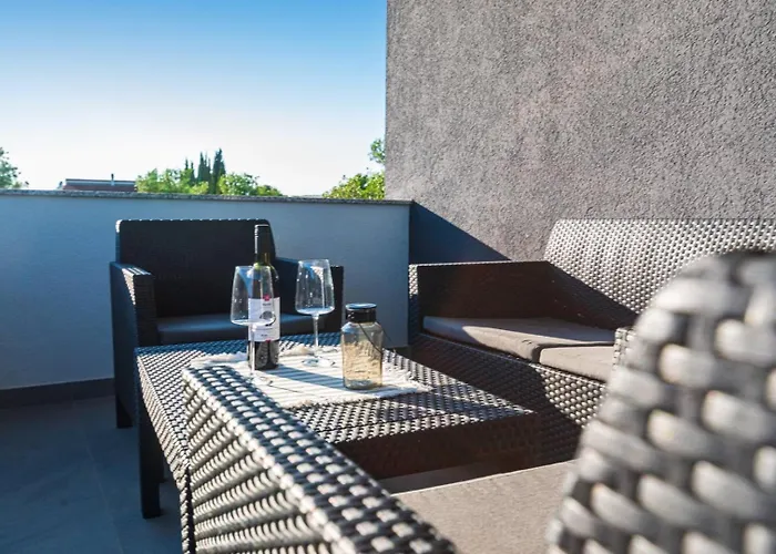 Crowonder Sun Dance With Heated Swimming Pool Seaview And Garden