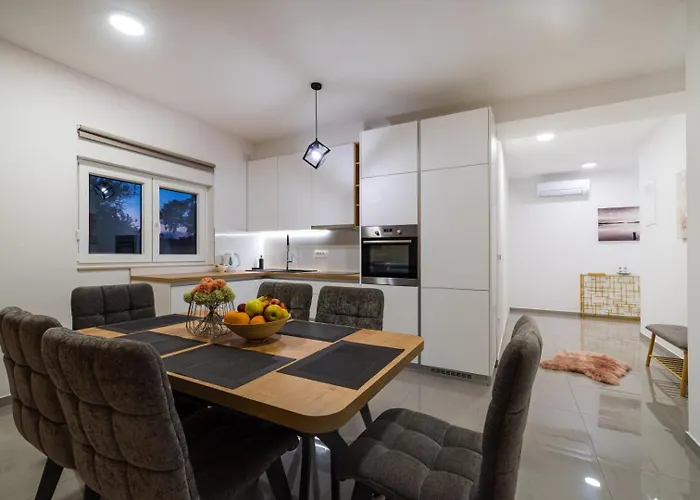 Crowonder Sun Dance With Heated Swimming Pool Seaview And Garden Appartement *