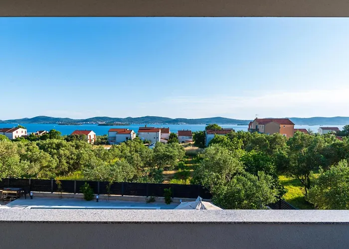 Crowonder Sun Dance With Heated Swimming Pool Seaview And Garden Appartement Sveti Filip i Jakov