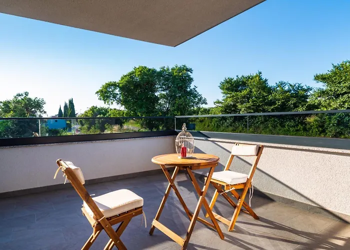 Crowonder Sun Dance With Heated Swimming Pool Seaview And Garden *