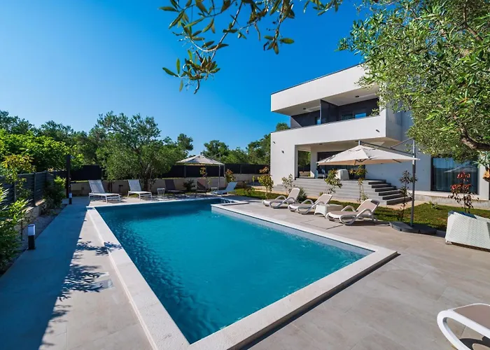 Crowonder Sun Dance With Heated Swimming Pool Seaview And Garden Sveti Filip i Jakov