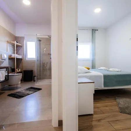 Crowonder Sun Dance With Heated Swimming Pool Seaview And Garden *