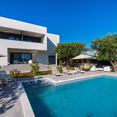 Lejlighed Crowonder Sun Dance With Heated Swimming Pool Seaview And Garden *