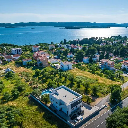 Crowonder Sun Dance With Heated Swimming Pool Seaview And Garden Lejlighed Sveti Filip i Jakov