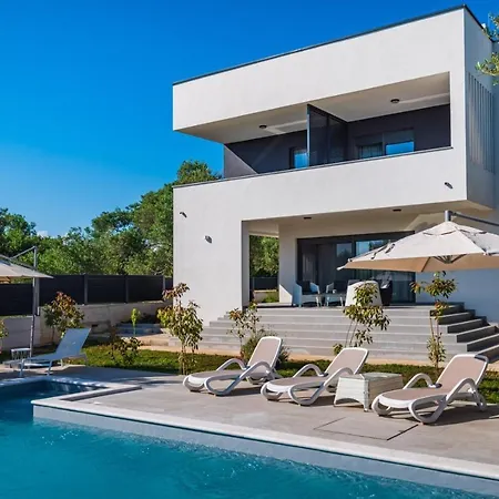 Crowonder Sun Dance With Heated Swimming Pool Seaview And Garden Sveti Filip i Jakov