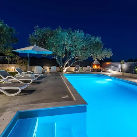 Crowonder Sun Dance With Heated Swimming Pool Seaview And Garden Sveti Filip i Jakov
