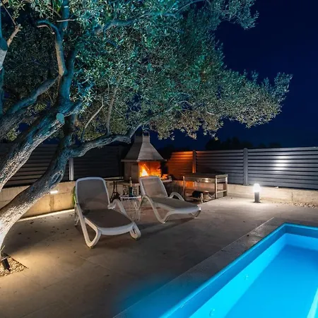 Crowonder Sun Dance With Heated Swimming Pool Seaview And Garden Lejlighed Sveti Filip i Jakov