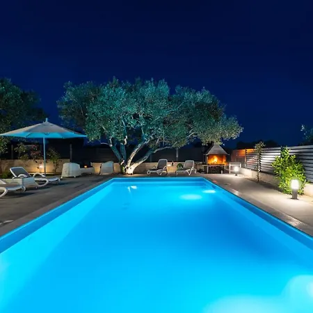 Crowonder Sun Dance With Heated Swimming Pool Seaview And Garden Lejlighed Sveti Filip i Jakov