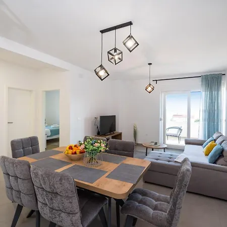 Crowonder Sun Dance With Heated Swimming Pool Seaview And Garden Lejlighed