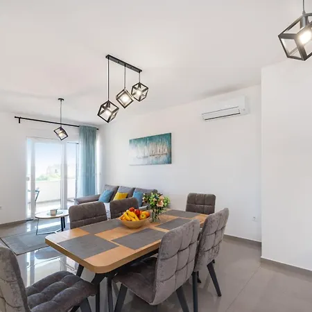 Crowonder Sun Dance With Heated Swimming Pool Seaview And Garden *
