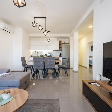 Crowonder Sun Dance With Heated Swimming Pool Seaview And Garden Lejlighed *
