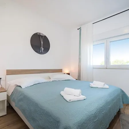 Lejlighed Crowonder Sun Dance With Heated Swimming Pool Seaview And Garden Sveti Filip i Jakov