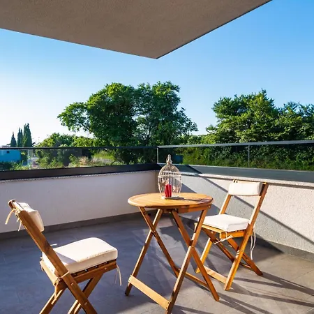 Crowonder Sun Dance With Heated Swimming Pool Seaview And Garden *