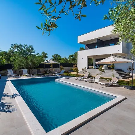 Crowonder Sun Dance With Heated Swimming Pool Seaview And Garden Sveti Filip i Jakov