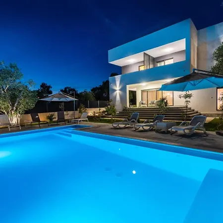 Crowonder Sun Dance With Heated Swimming Pool Seaview And Garden Lejlighed Sveti Filip i Jakov