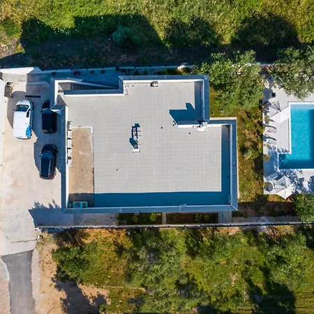 Crowonder Sun Dance With Heated Swimming Pool Seaview And Garden