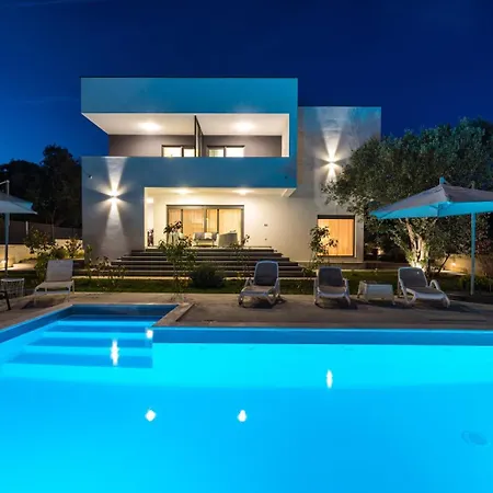 Crowonder Sun Dance With Heated Swimming Pool Seaview And Garden Sveti Filip i Jakov