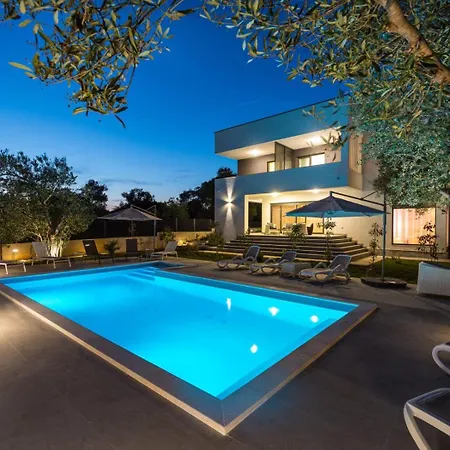 Lejlighed Crowonder Sun Dance With Heated Swimming Pool Seaview And Garden Sveti Filip i Jakov