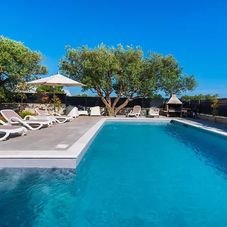 Crowonder Sun Dance With Heated Swimming Pool Seaview And Garden