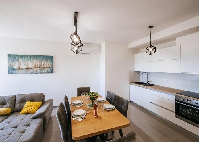Crowonder Sun Dance With Heated Swimming Pool Seaview And Garden Διαμέρισμα