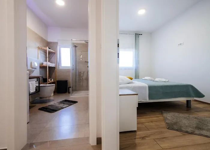 Crowonder Sun Dance With Heated Swimming Pool Seaview And Garden *